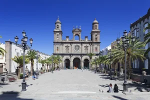 Reisetipps für die Kanarischen Inseln 2026: Sonnenstrände und Vulkanabenteuer